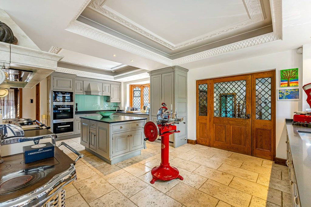 Luxury 9 bedroom Detached House for sale in London, United Kingdom — photo 10